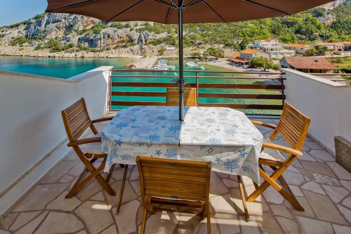 Villa Mateljan Zastražišće Exterior foto